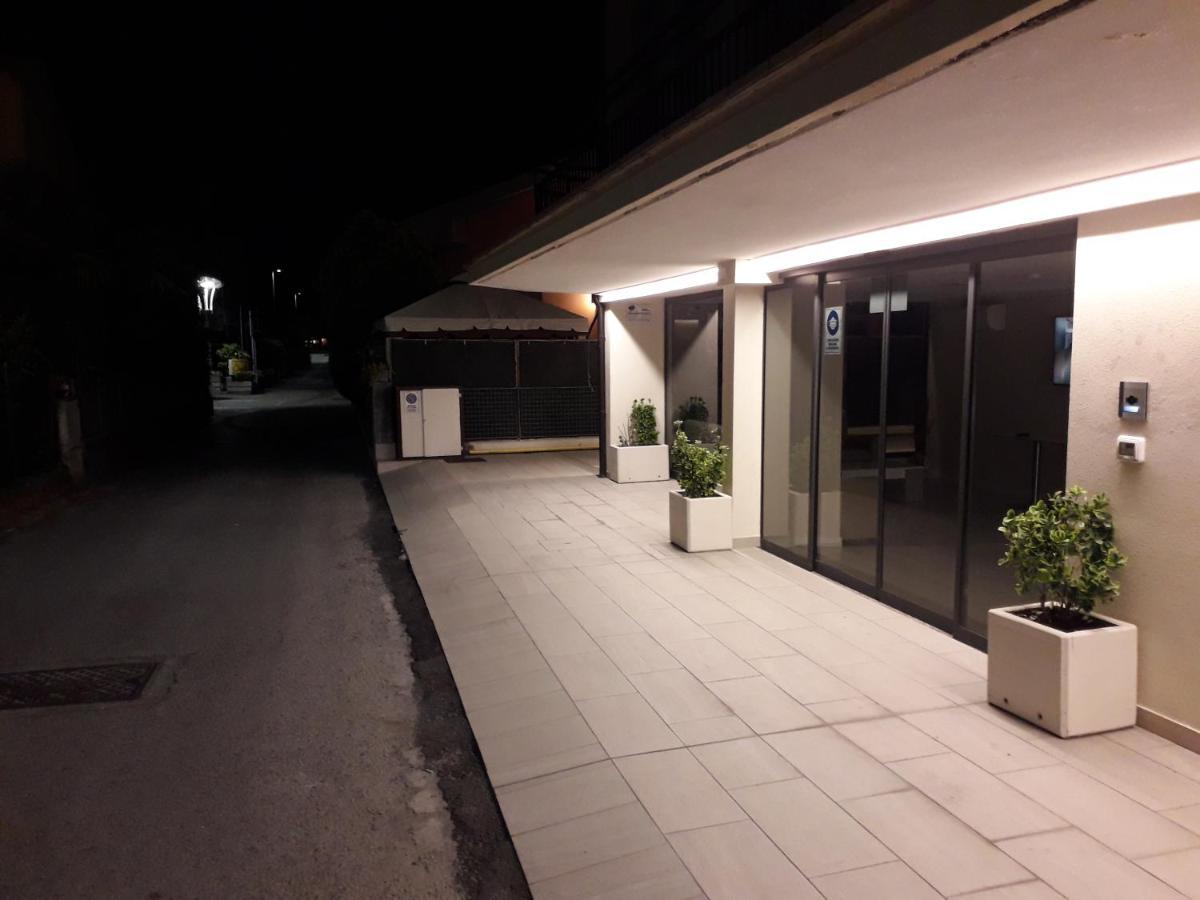Santa Barbara Hotel & Apartments 벨레지아아지마리나 외부 사진