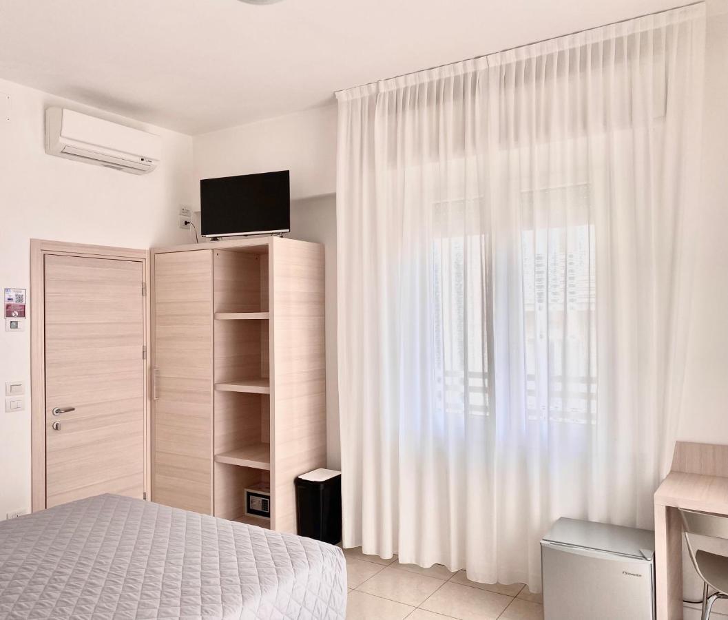 Santa Barbara Hotel & Apartments 벨레지아아지마리나 외부 사진