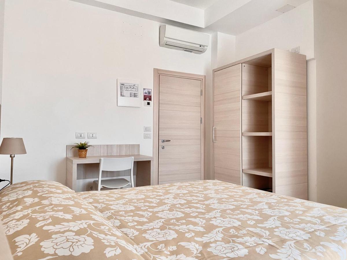 Santa Barbara Hotel & Apartments 벨레지아아지마리나 외부 사진