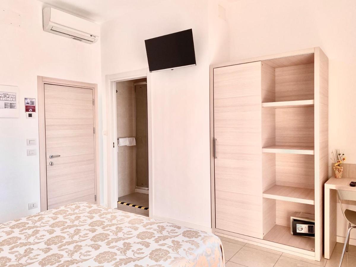 Santa Barbara Hotel & Apartments 벨레지아아지마리나 외부 사진