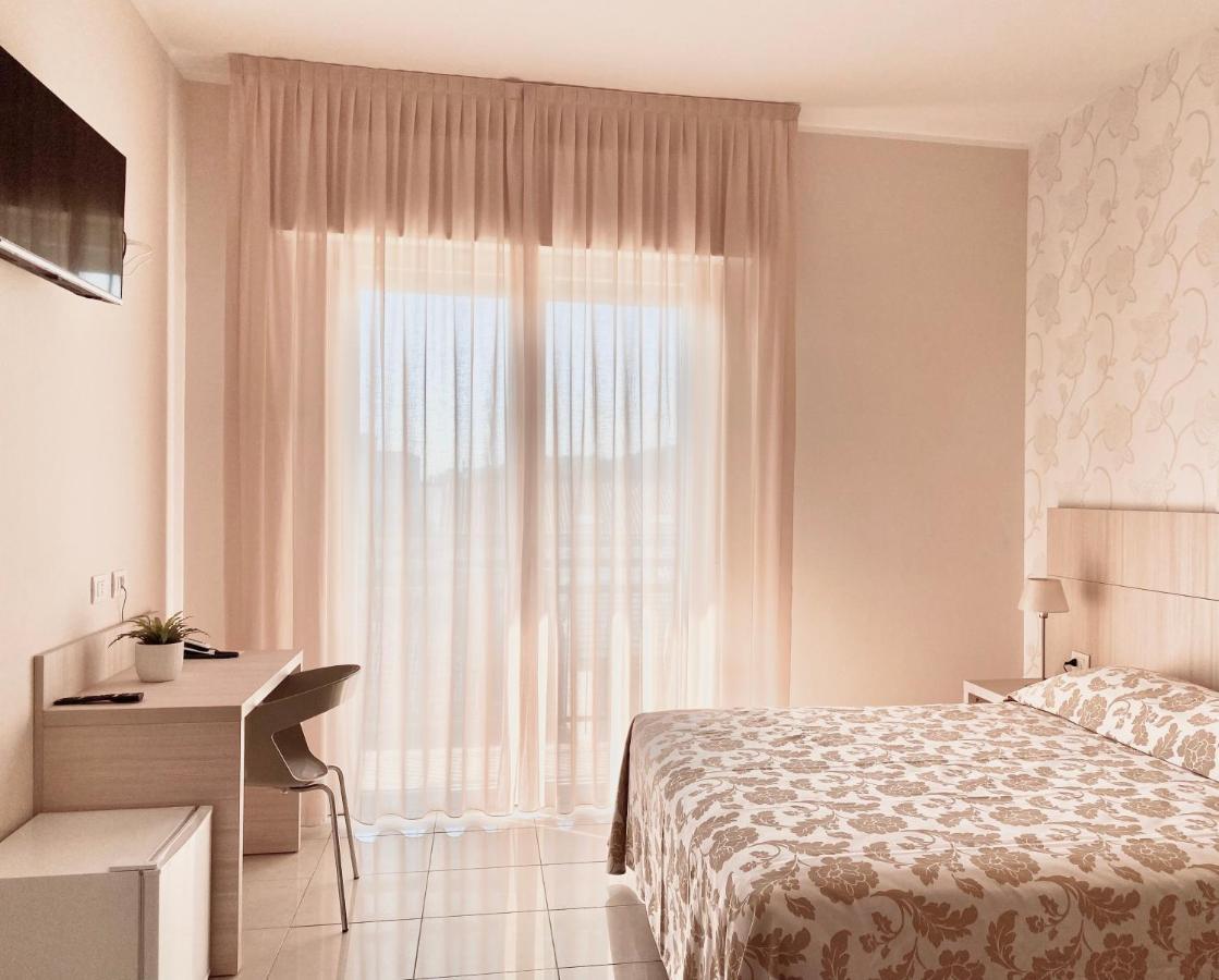 Santa Barbara Hotel & Apartments 벨레지아아지마리나 외부 사진