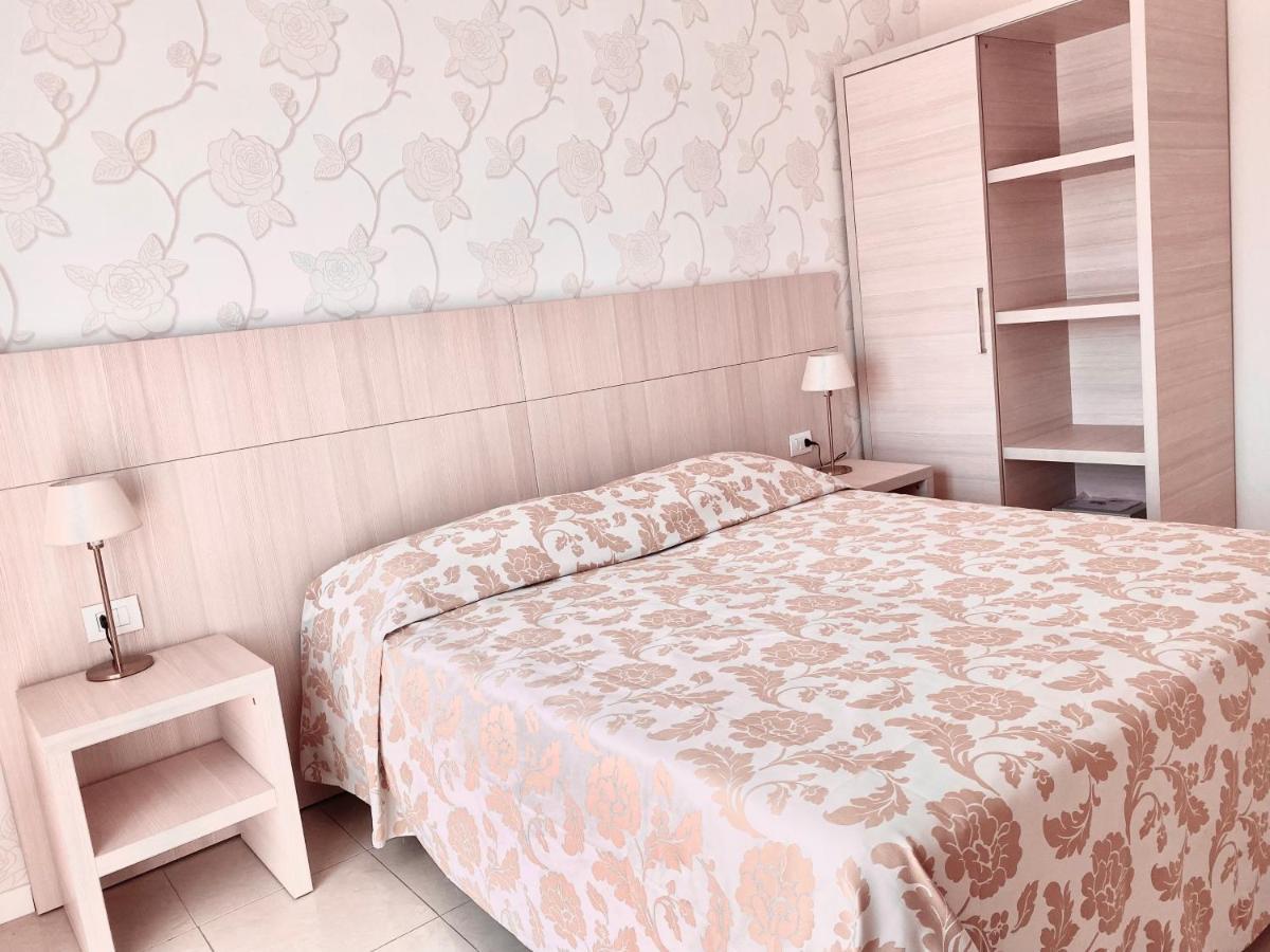 Santa Barbara Hotel & Apartments 벨레지아아지마리나 객실 사진