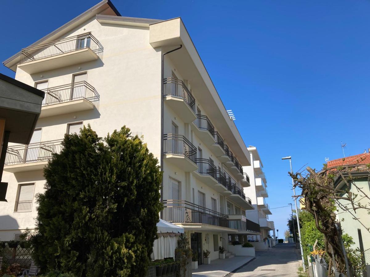 Santa Barbara Hotel & Apartments 벨레지아아지마리나 외부 사진